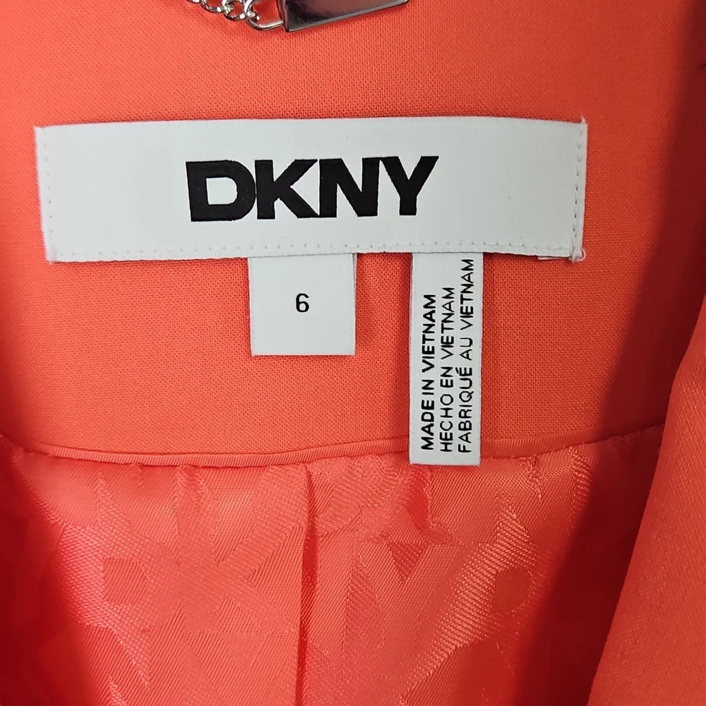 DKNY Women's Long Sleeve Double Button Notch Lapel Blazer: Lt Coral‎